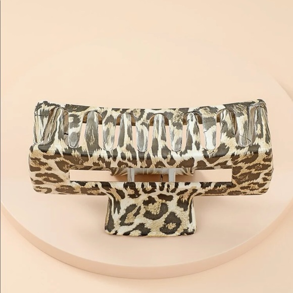 Leopard print hair claw - Picture 3 of 3
